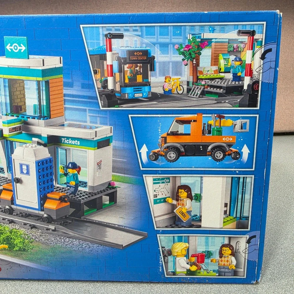 LEGO Train Station 60335 City 907pcs Blue New Sealed Road Plates Bus Truck